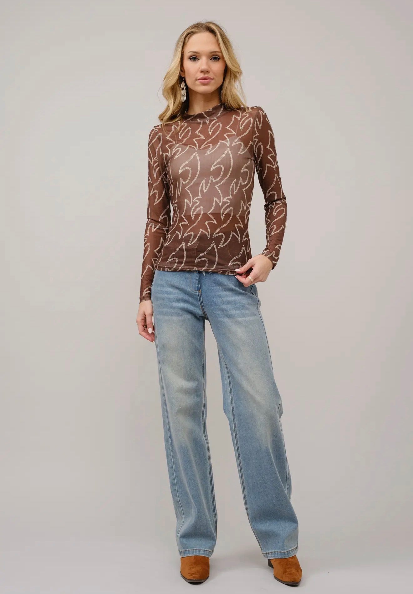 Boots Stitch Throughout Mesh
Mock Neck Fitted Top