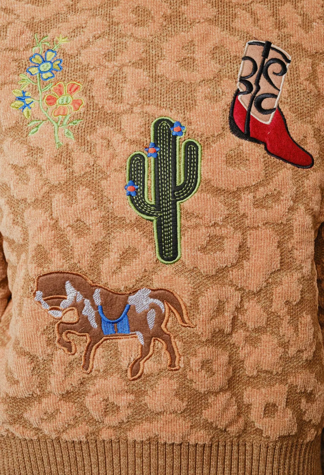 Leopard Western Patch
Crewneck Sweater