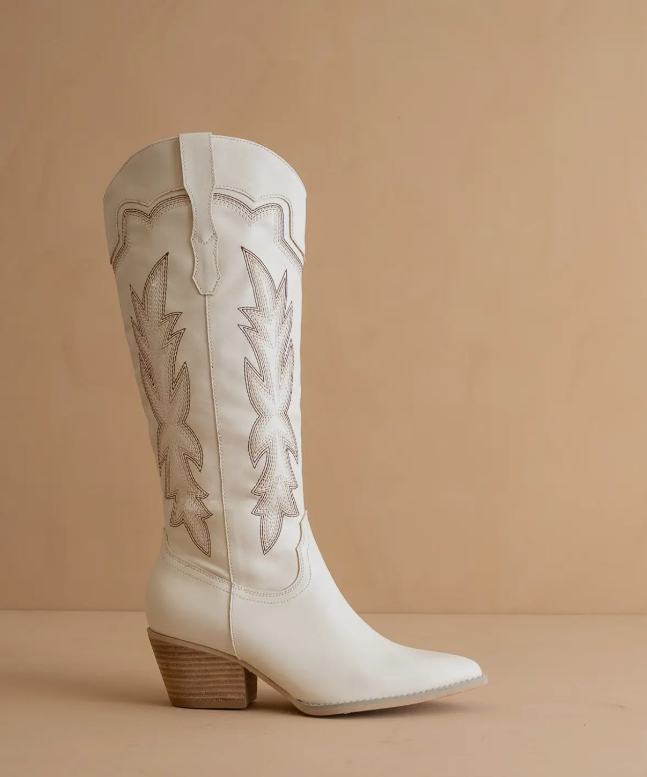 The Ainsley White | Embroidered Cowboy
Western Boot