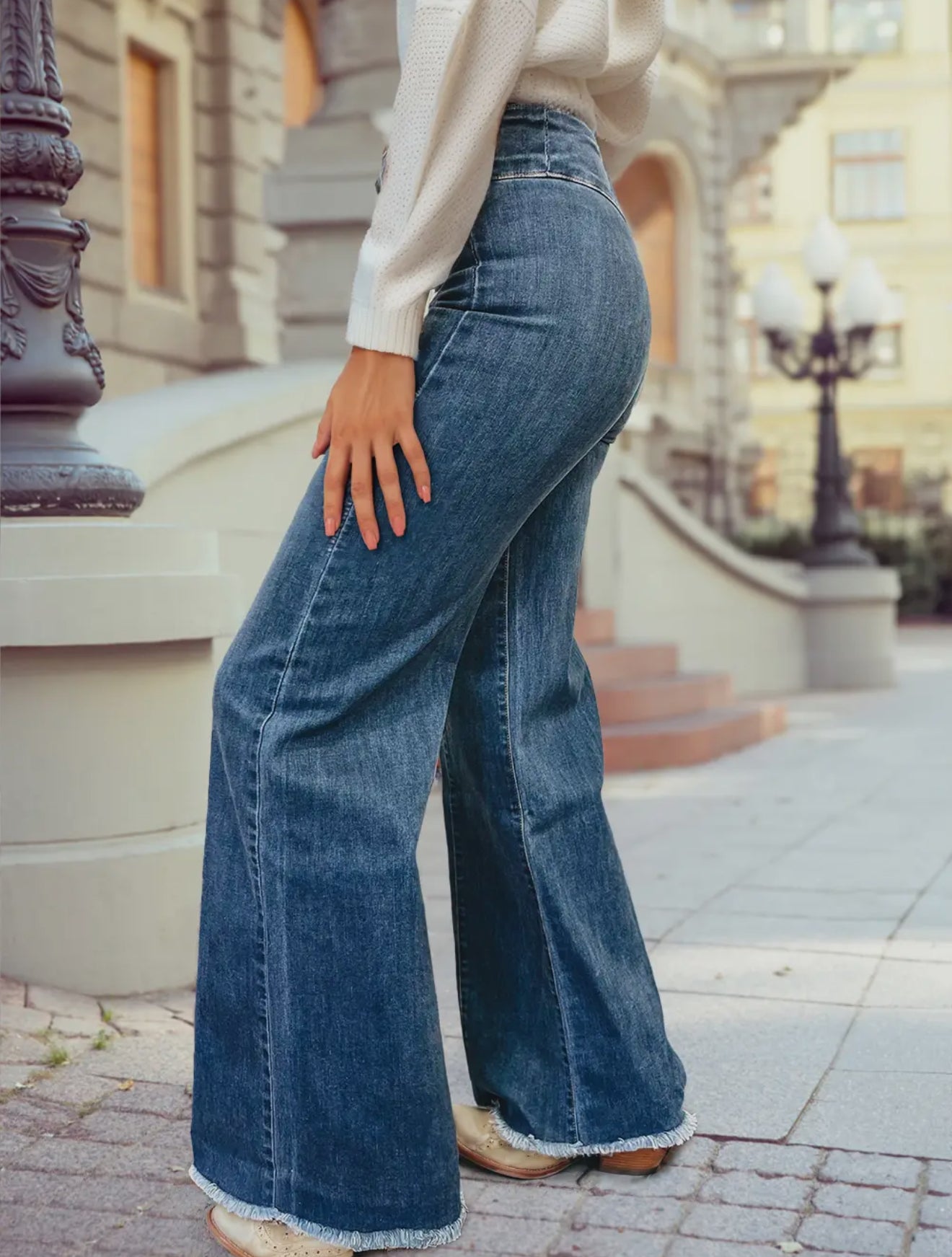 High Waist Button Fly Seamed Raw Hem
Flare Jeans