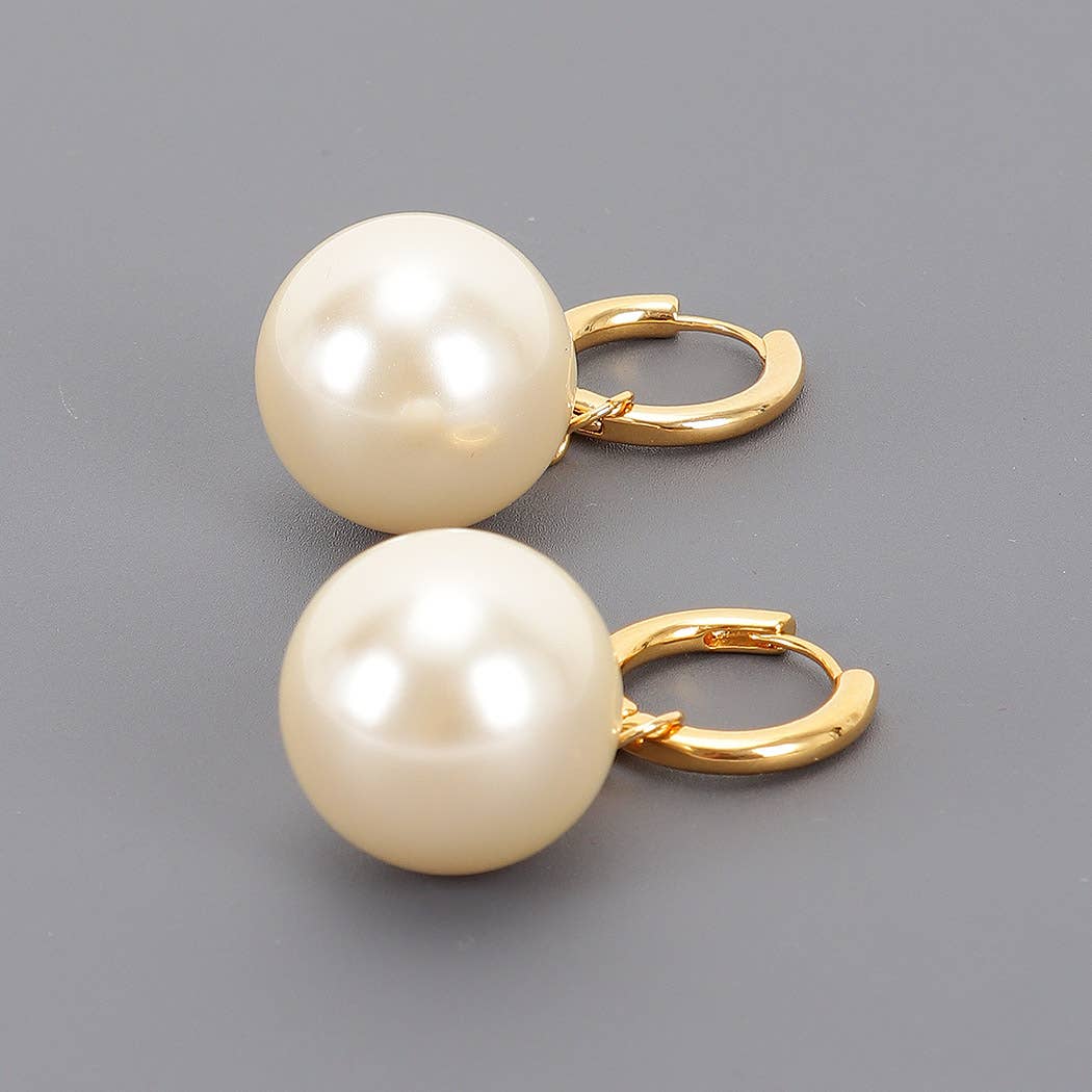 Metal Pearl Earring