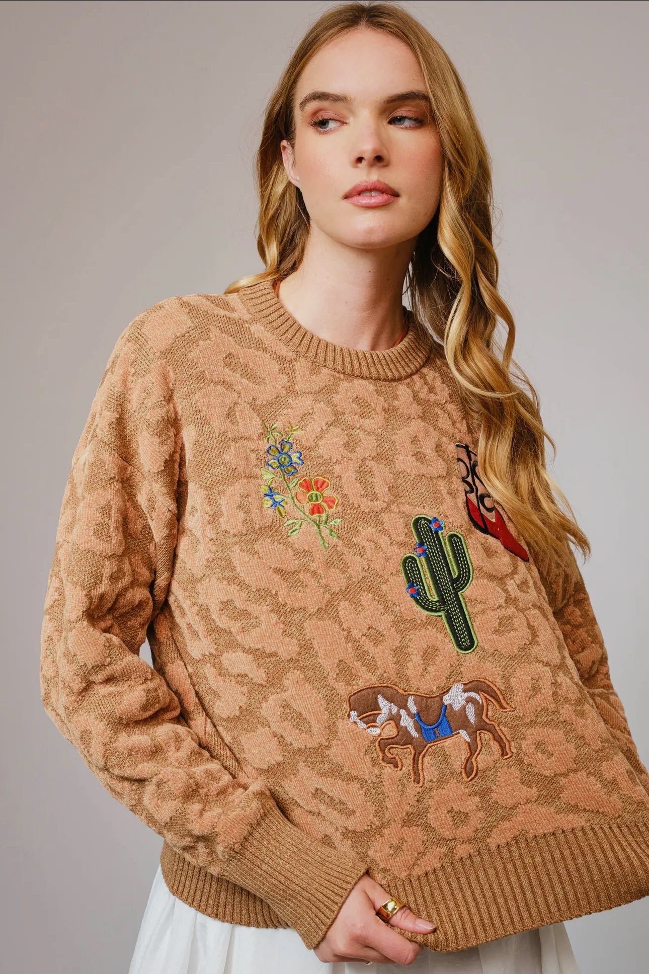 Leopard Western Patch
Crewneck Sweater