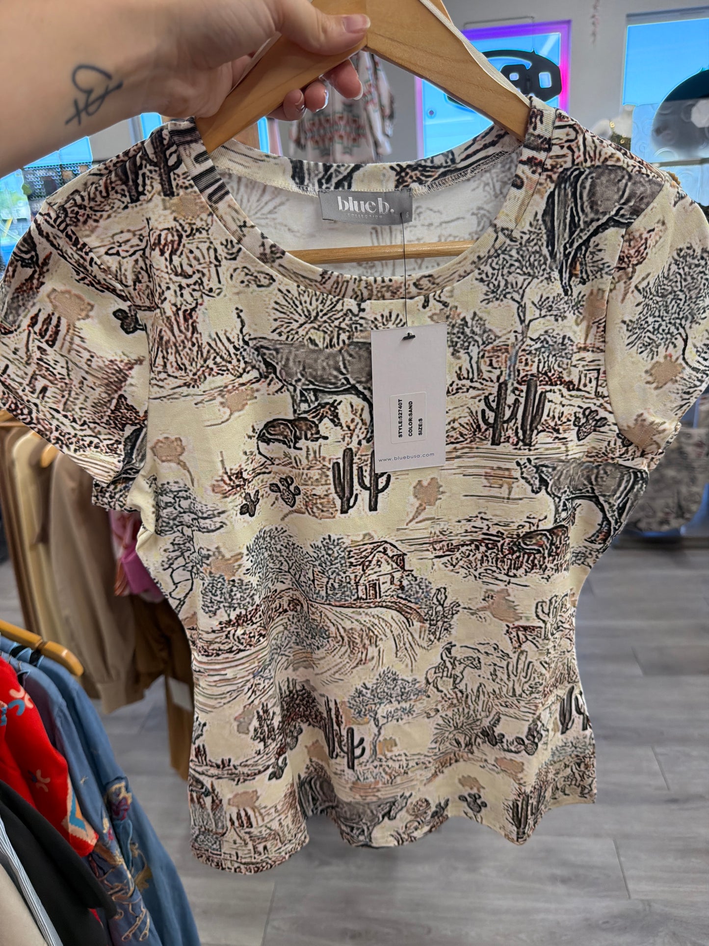 Western Vintage Toile Fitted Tee: SAND