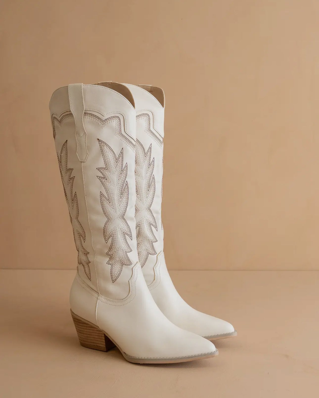 The Ainsley White | Embroidered Cowboy
Western Boot