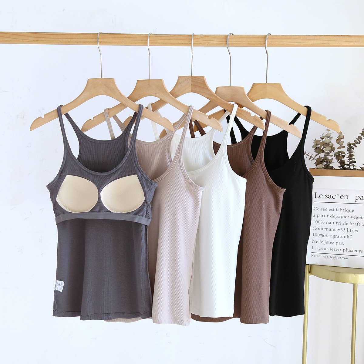 Regular athletic Spoon U-neck built-in bra rib tank top: Black