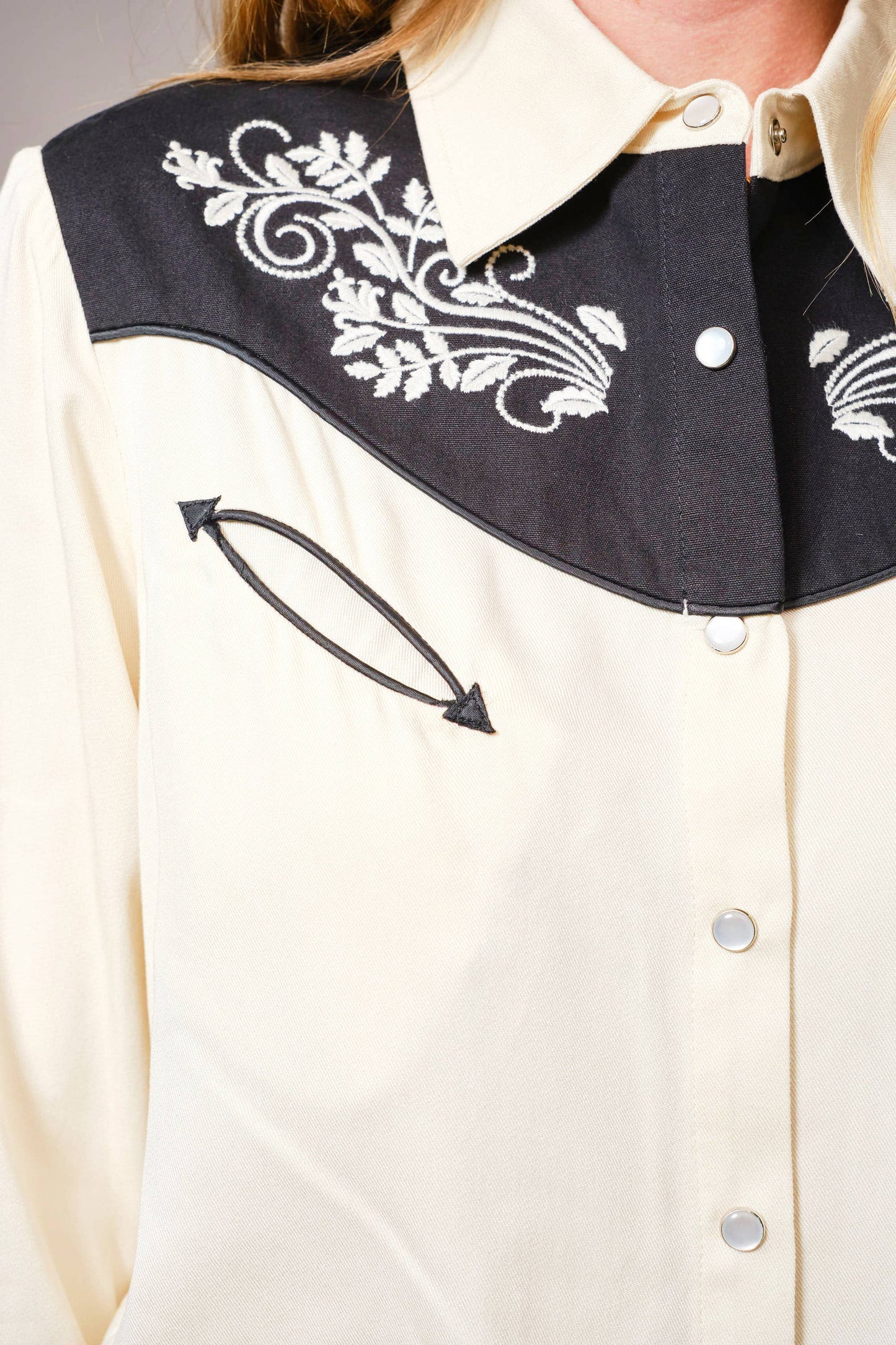 Embroidered Contrast Yoke Western Shirt: CREAM BLACK