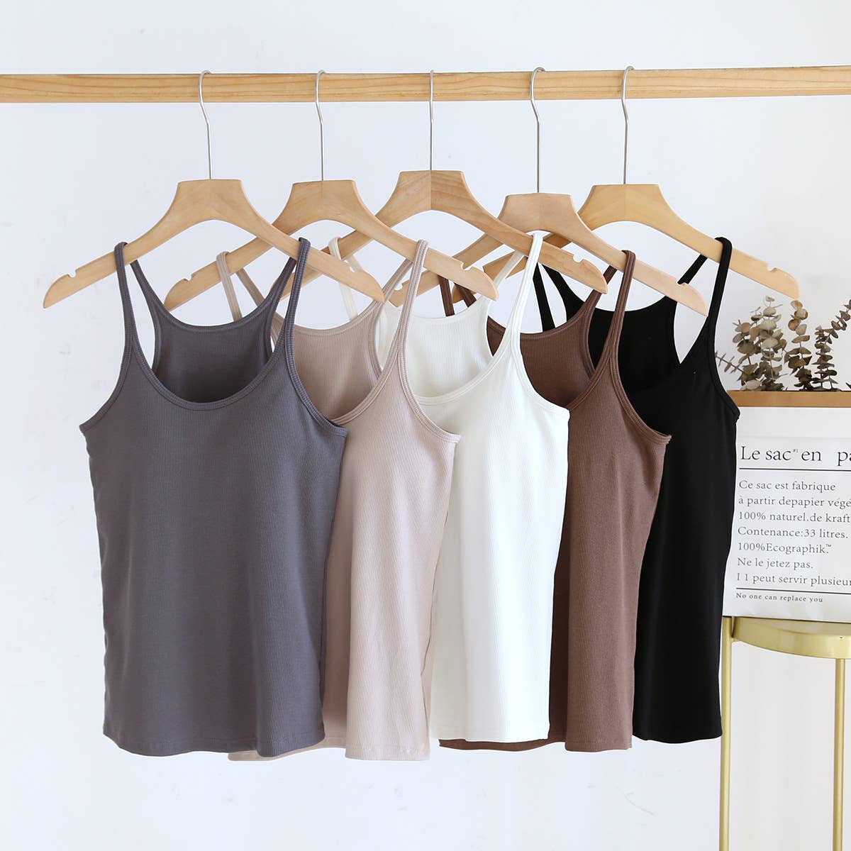 Regular athletic Spoon U-neck built-in bra rib tank top: White